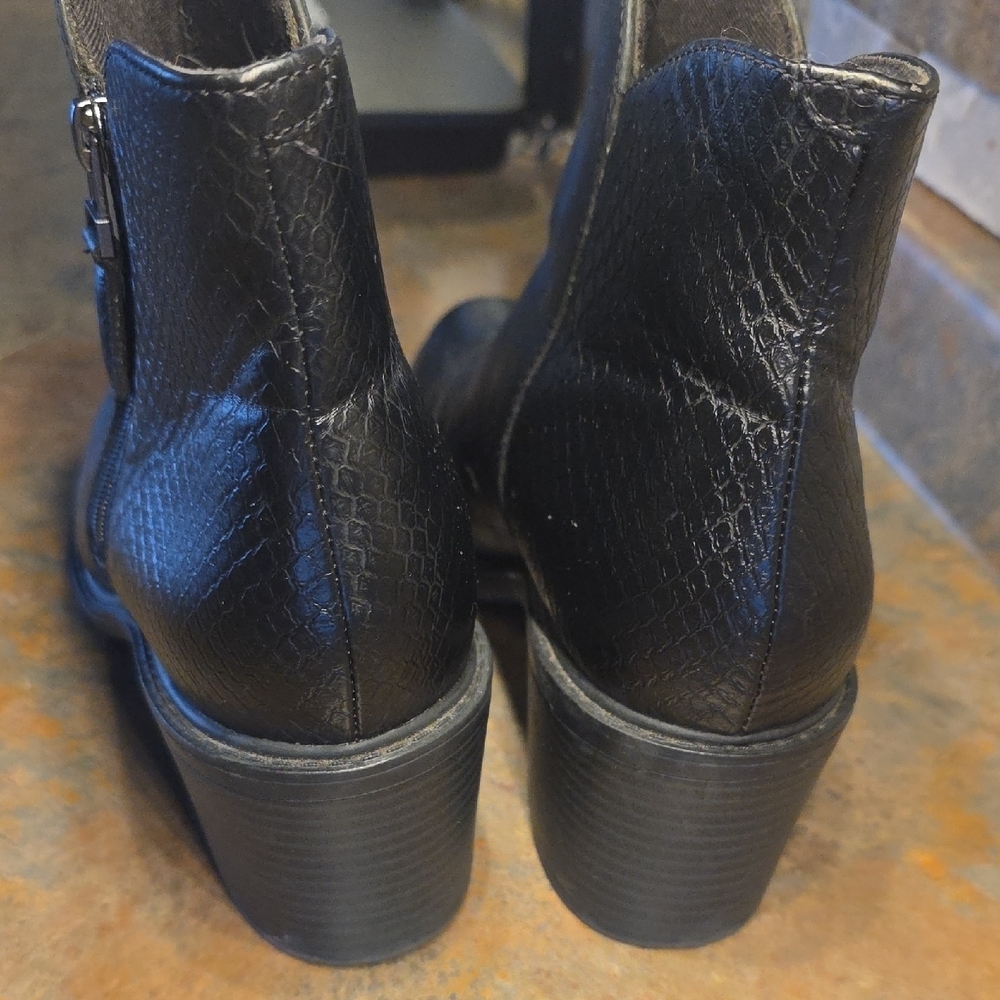Clarks Black Leather Ankle Booties with Side Zip - Picture 3 of 4